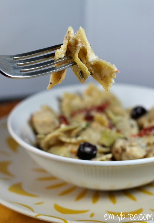 Mediterranean Pasta in a Creamy Feta Sauce