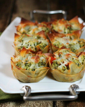 Chicken Pesto Wonton Cups