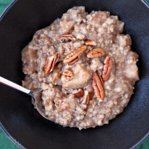 Apple Cinnamon Slow Cooker Oatmeal