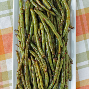 Air Fryer Garlic Balsamic Green Beans on a platter