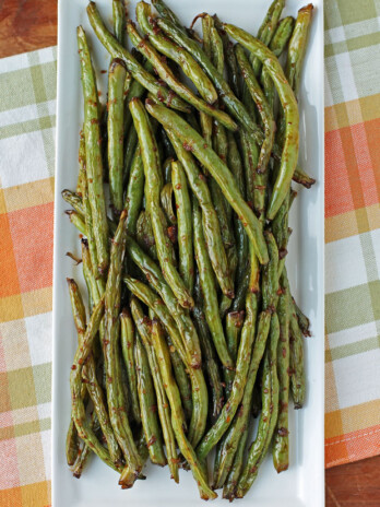 Air Fryer Garlic Balsamic Green Beans on a platter