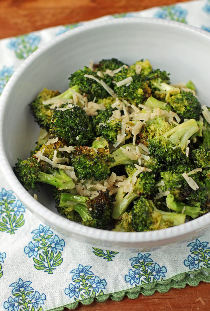 Air Fryer Garlic Parmesan Broccoli in a bowl
